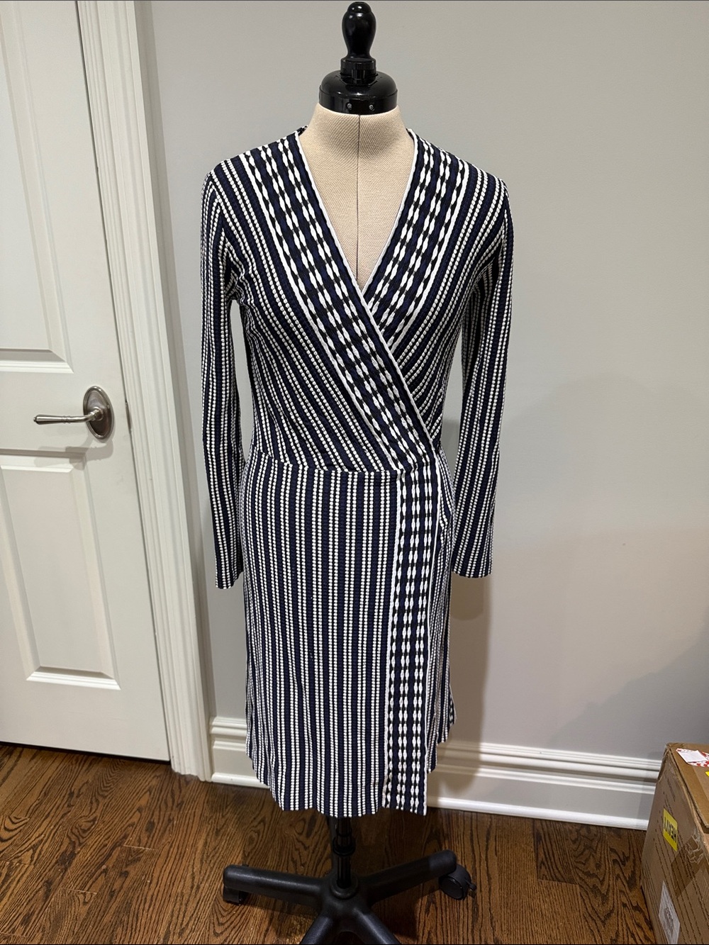 Tory Burch Oxford Navy Stripe Long Sleeve Jacquard Wrap Stretch knit Dress M - Picture 2 of 8